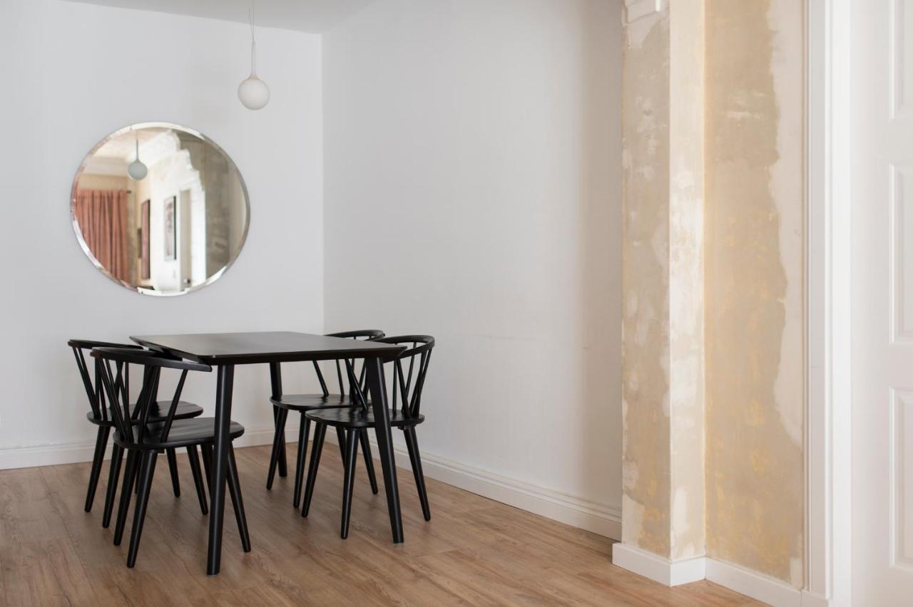 Un Piso Especial En El Casco Historico De Burgos Apartment Bagian luar foto